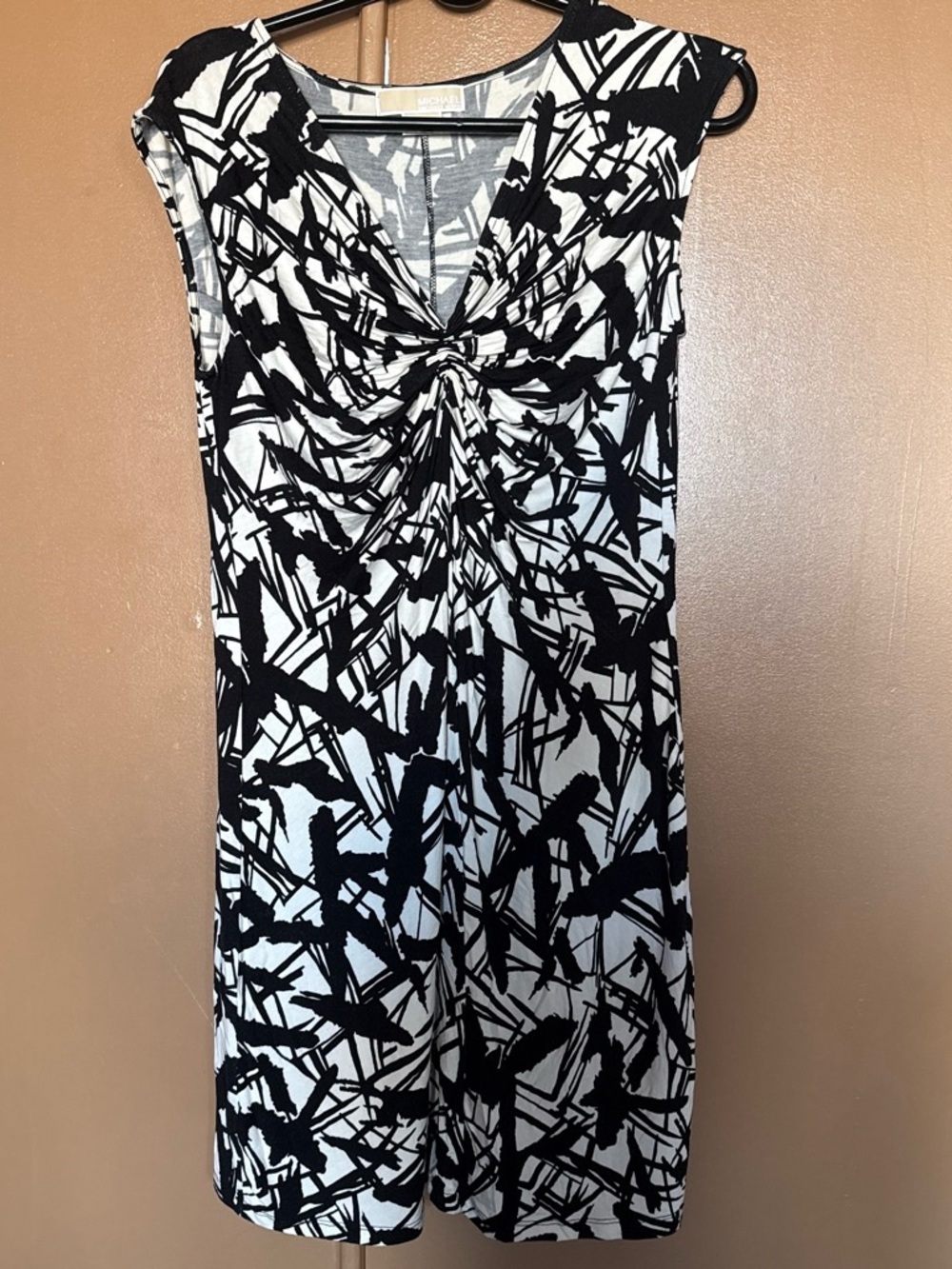 Women's V-neck patterned top
